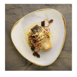 Dreieckiger Teller creme 28.5 - Geschirr stonecast zum Mieten (Bild 1)